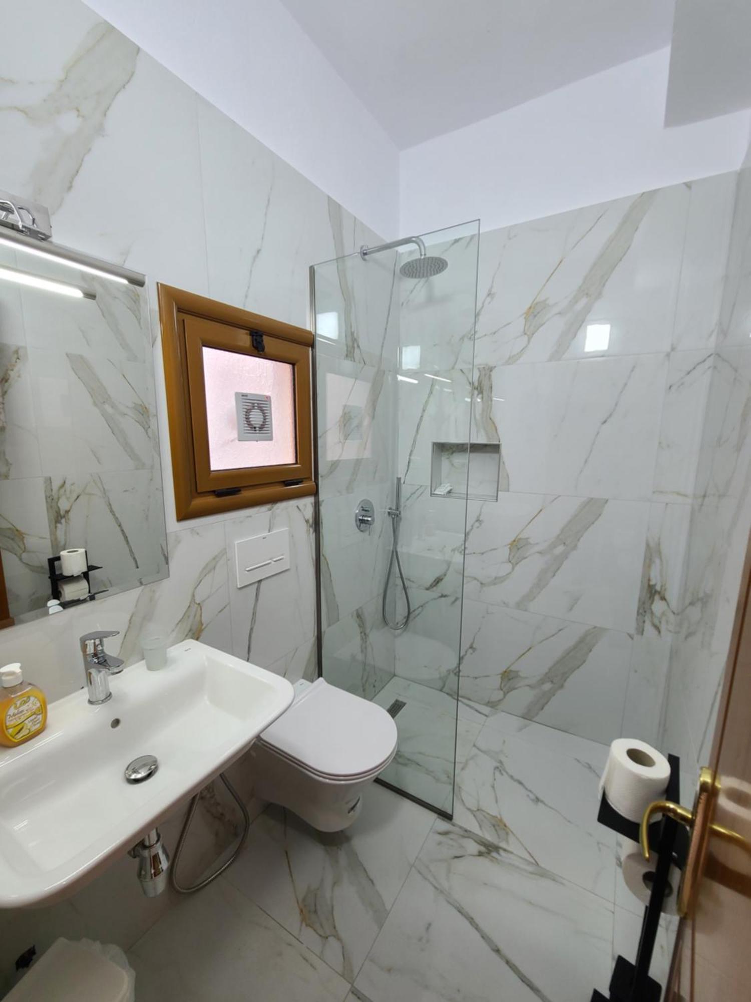 Hotel Martini Vlora Szoba fotó