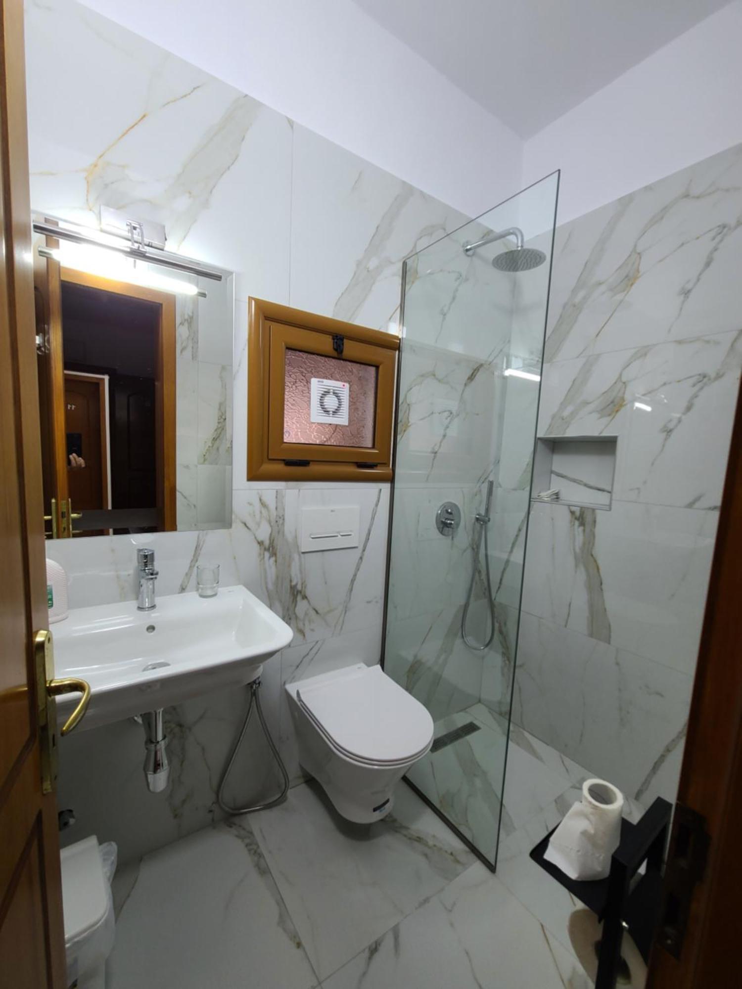 Hotel Martini Vlora Kültér fotó