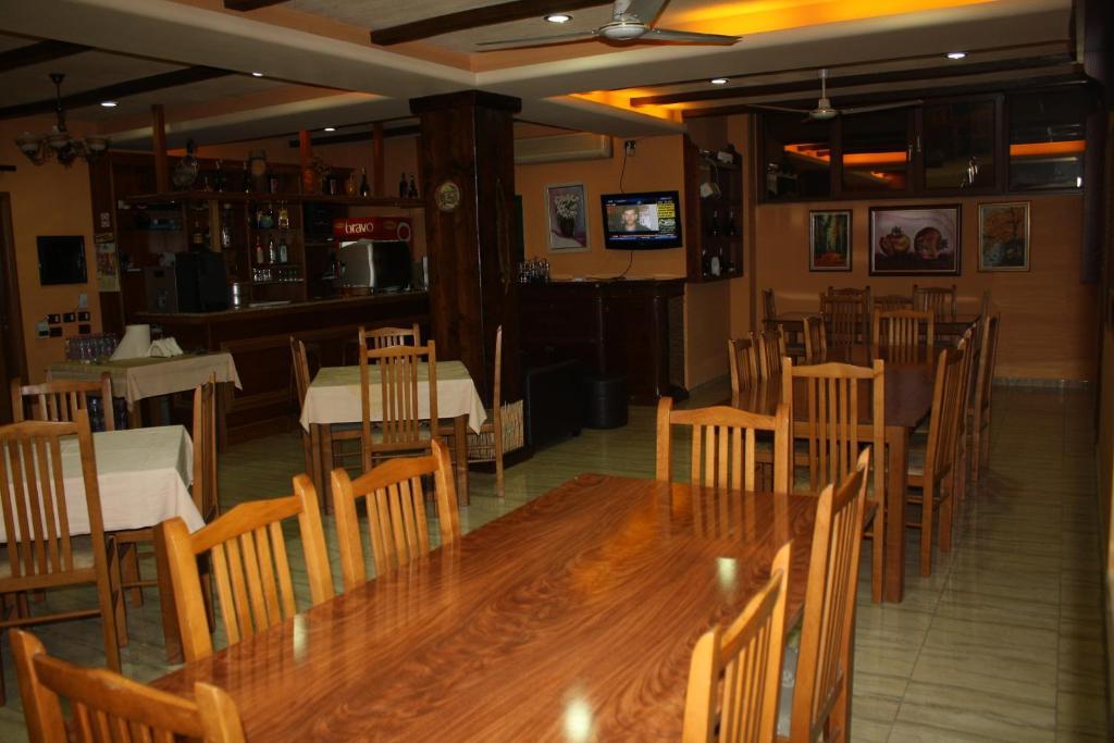 Hotel Martini Vlora Kültér fotó