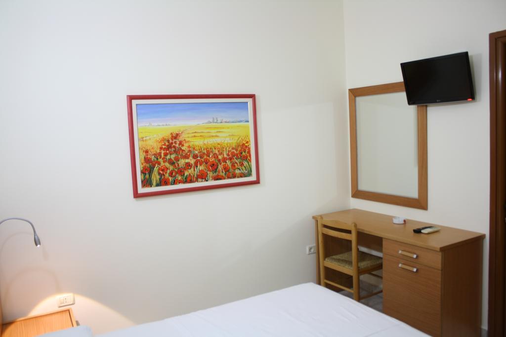 Hotel Martini Vlora Szoba fotó