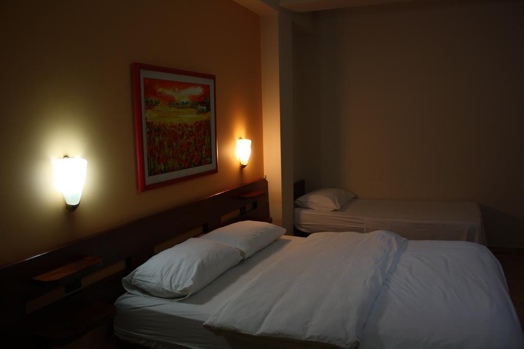 Hotel Martini Vlora Szoba fotó